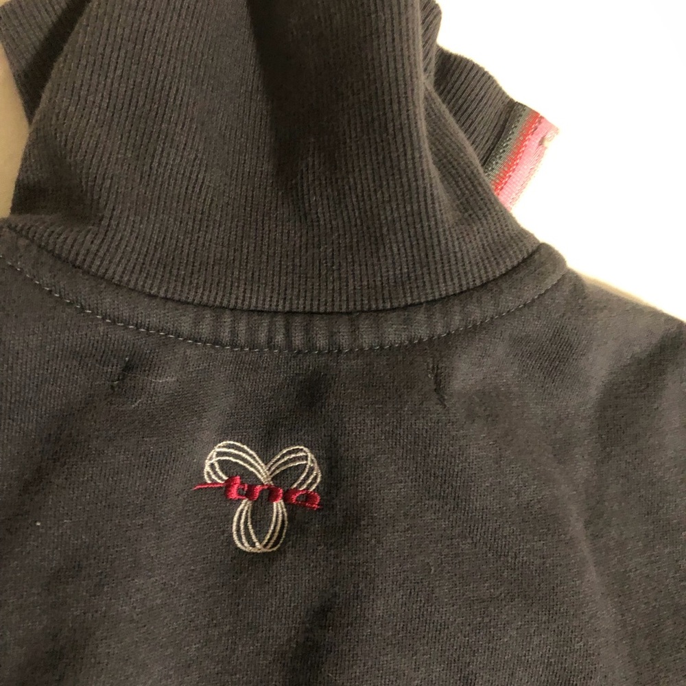 TNA Women’s zip-up good condition